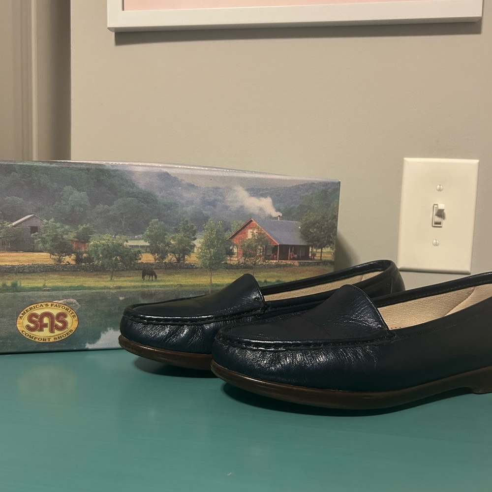 SAS Simplify Pearl Blue(Navy) Slip On Loafer Like New with Box Women’s Sz 7.5 Wd - Picture 1 of 8